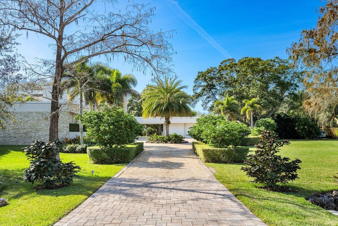 Recently Sold: $2,999,000 (6 beds, 7 baths, 5291 Square Feet)