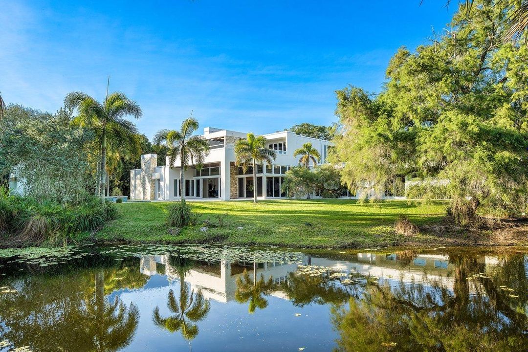 Recently Sold: $2,999,000 (6 beds, 7 baths, 5291 Square Feet)