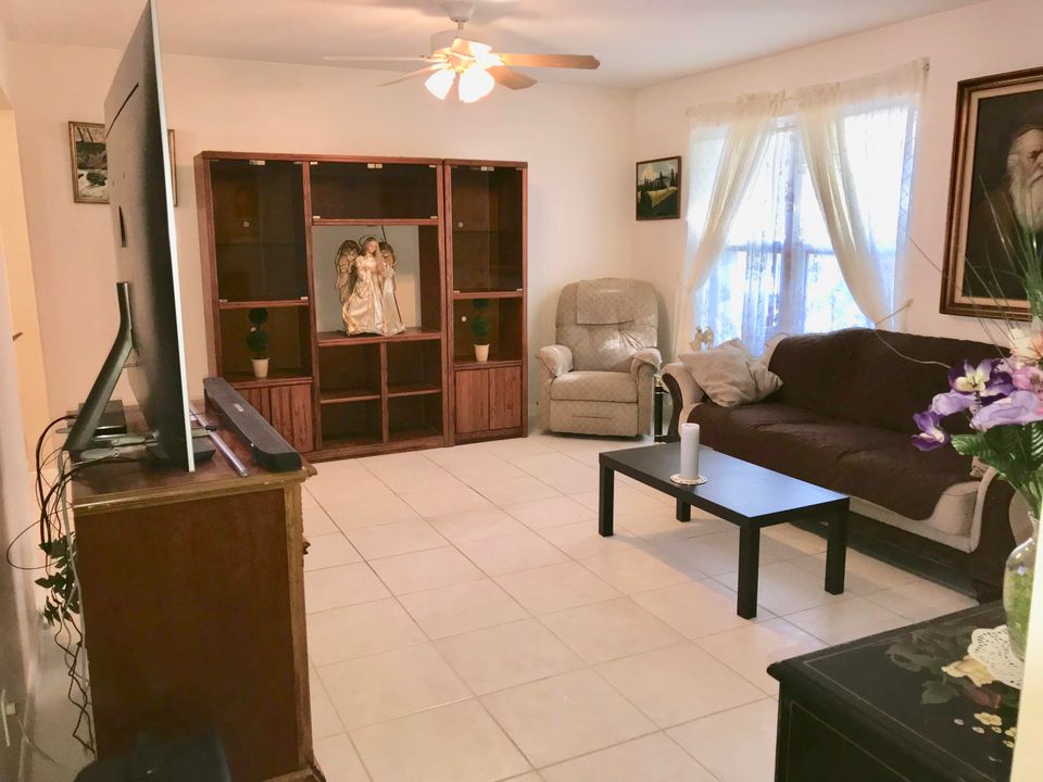 Recently Sold: $320,000 (2 beds, 2 baths, 1003 Square Feet)