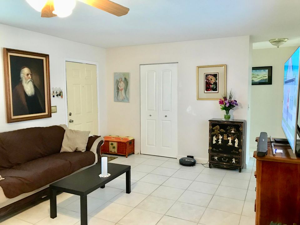 Recently Sold: $320,000 (2 beds, 2 baths, 1003 Square Feet)