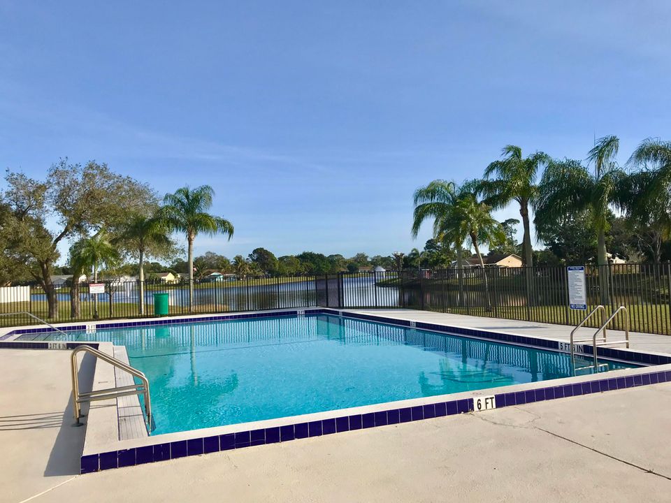 Recently Sold: $320,000 (2 beds, 2 baths, 1003 Square Feet)