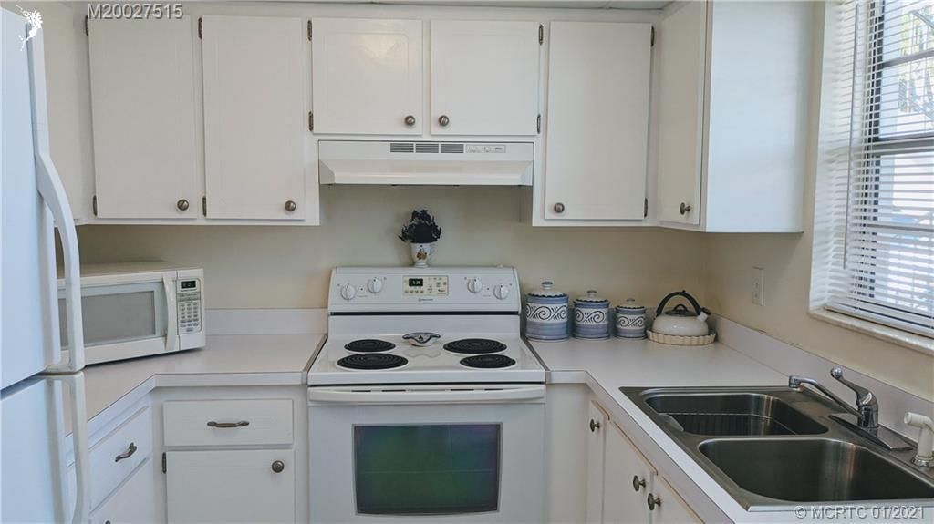 Recently Rented: $1,300 (2 beds, 2 baths, 990 Square Feet)