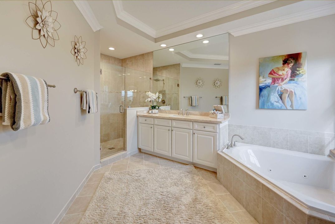 最近售出: $919,000 (5 贝兹, 4 浴室, 4088 平方英尺)