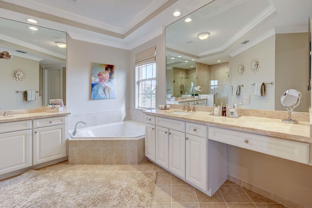 最近售出: $919,000 (5 贝兹, 4 浴室, 4088 平方英尺)