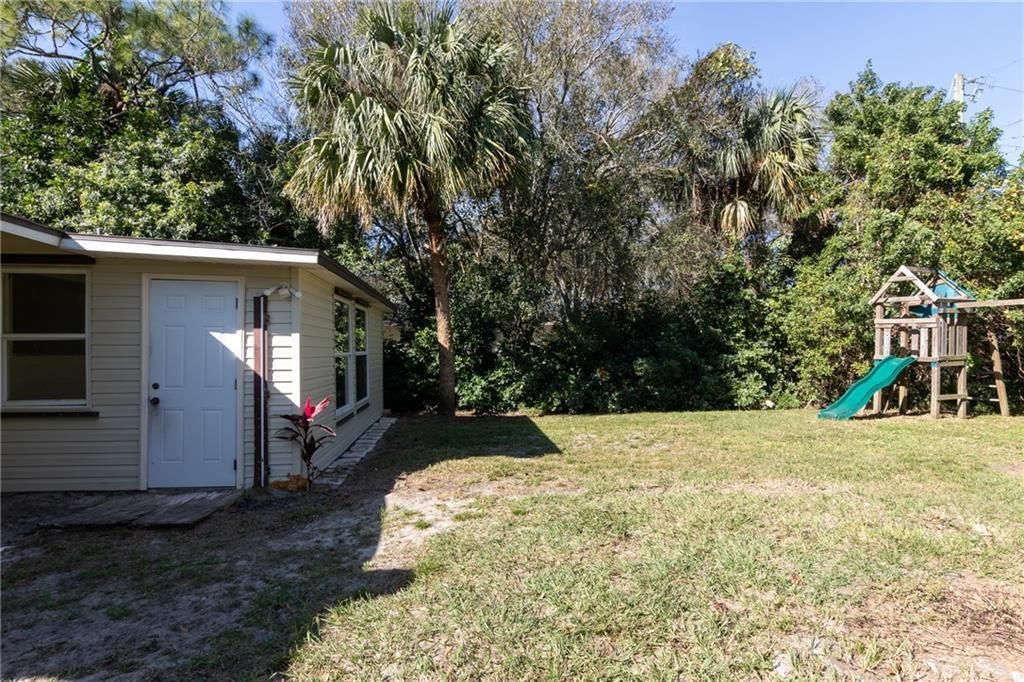 Recently Sold: $169,900 (3 beds, 2 baths, 1198 Square Feet)