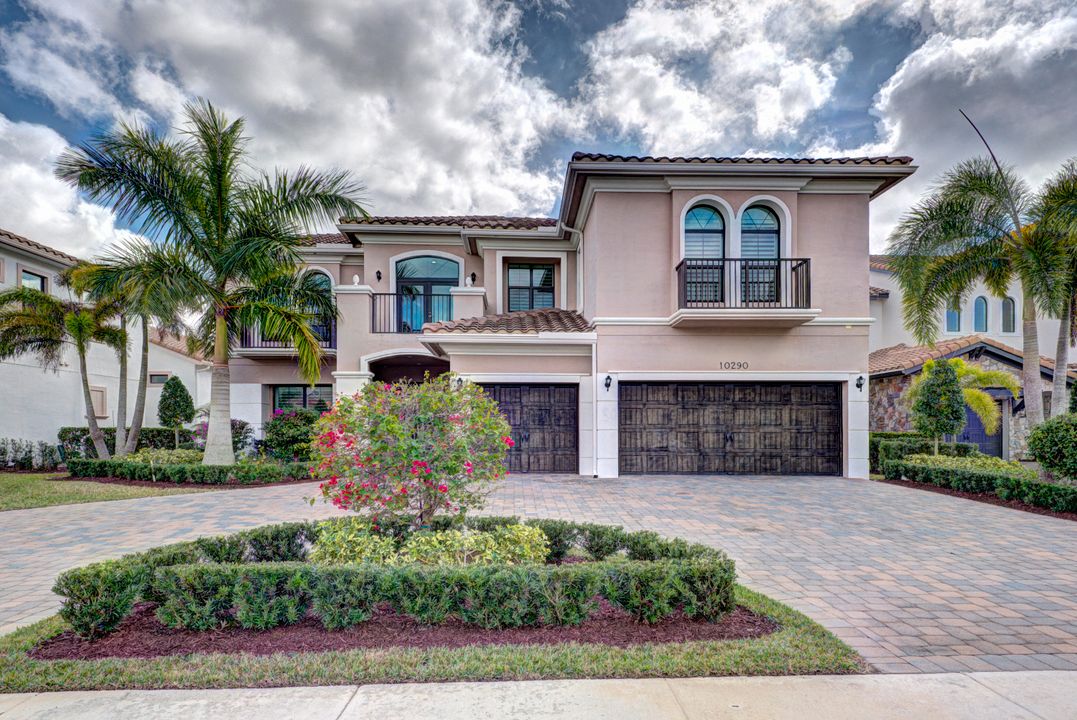 Recently Sold: $1,500,000 (5 beds, 4 baths, 4469 Square Feet)