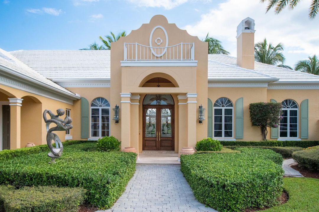 Recently Sold: $4,195,000 (4 beds, 4 baths, 4931 Square Feet)