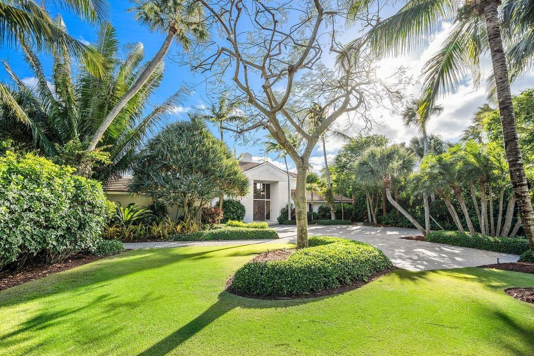 Recently Sold: $3,950,000 (4 beds, 4 baths, 5360 Square Feet)