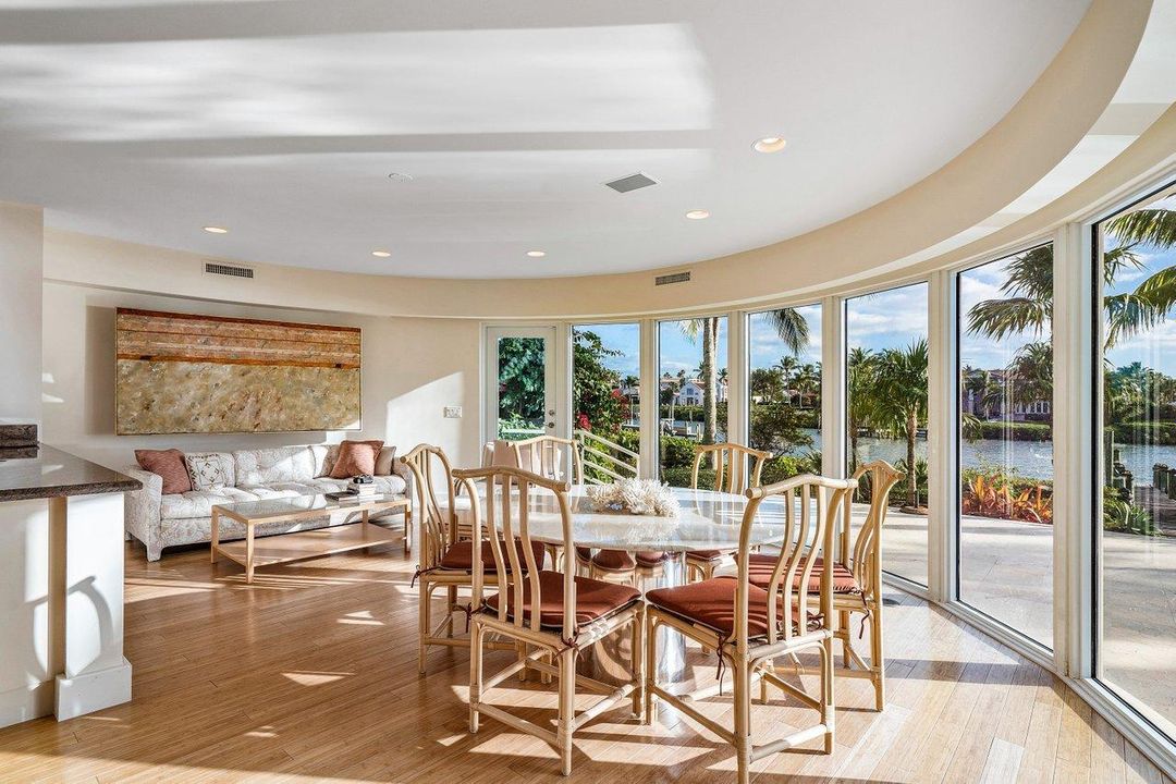 Recently Sold: $3,950,000 (4 beds, 4 baths, 5360 Square Feet)