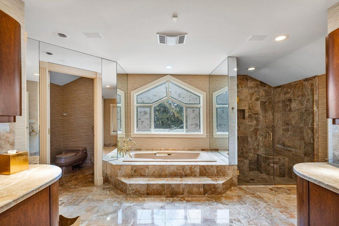 Недавно продано: $3,950,000 (4 спален, 4 ванн, 5360 Квадратных фут)
