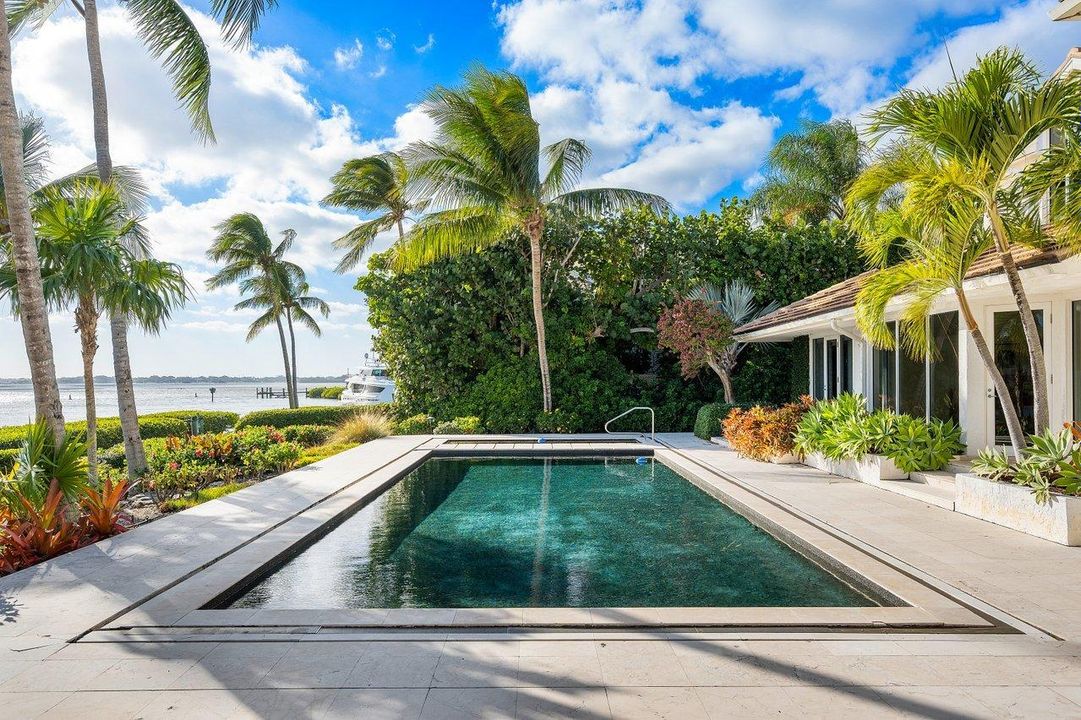 Recently Sold: $3,950,000 (4 beds, 4 baths, 5360 Square Feet)