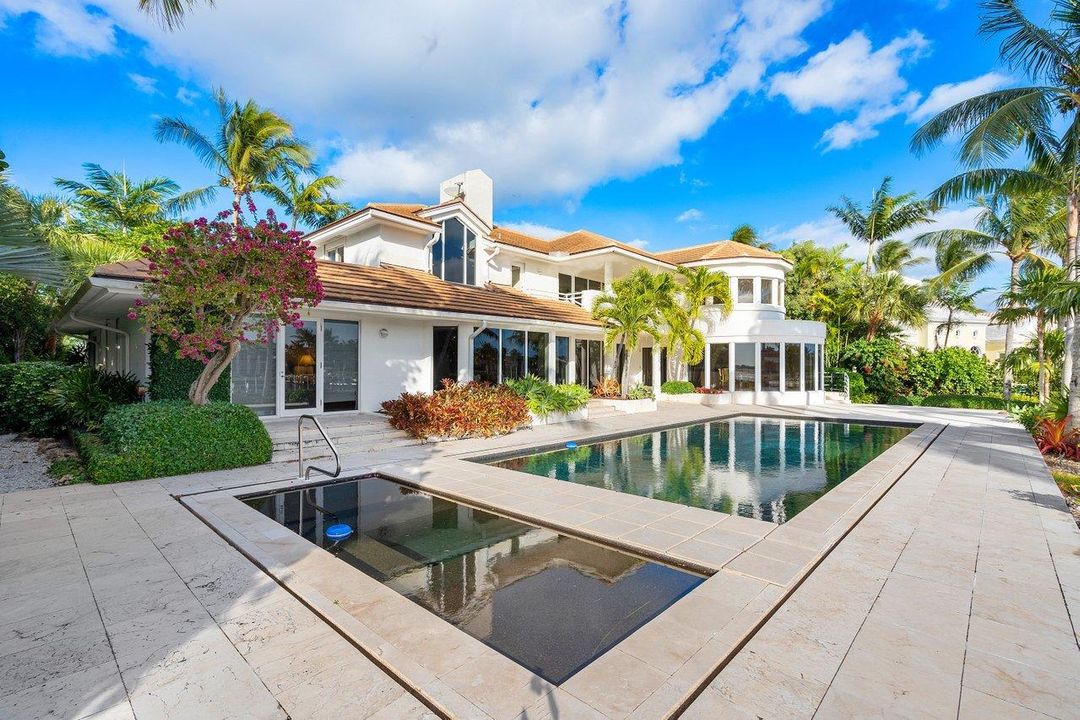 Recently Sold: $3,950,000 (4 beds, 4 baths, 5360 Square Feet)