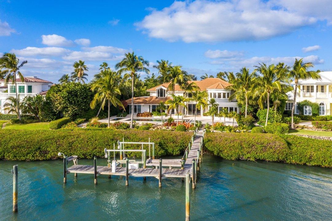 Recently Sold: $3,950,000 (4 beds, 4 baths, 5360 Square Feet)