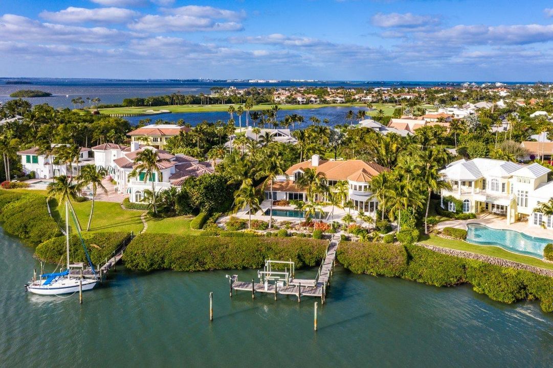 Recently Sold: $3,950,000 (4 beds, 4 baths, 5360 Square Feet)