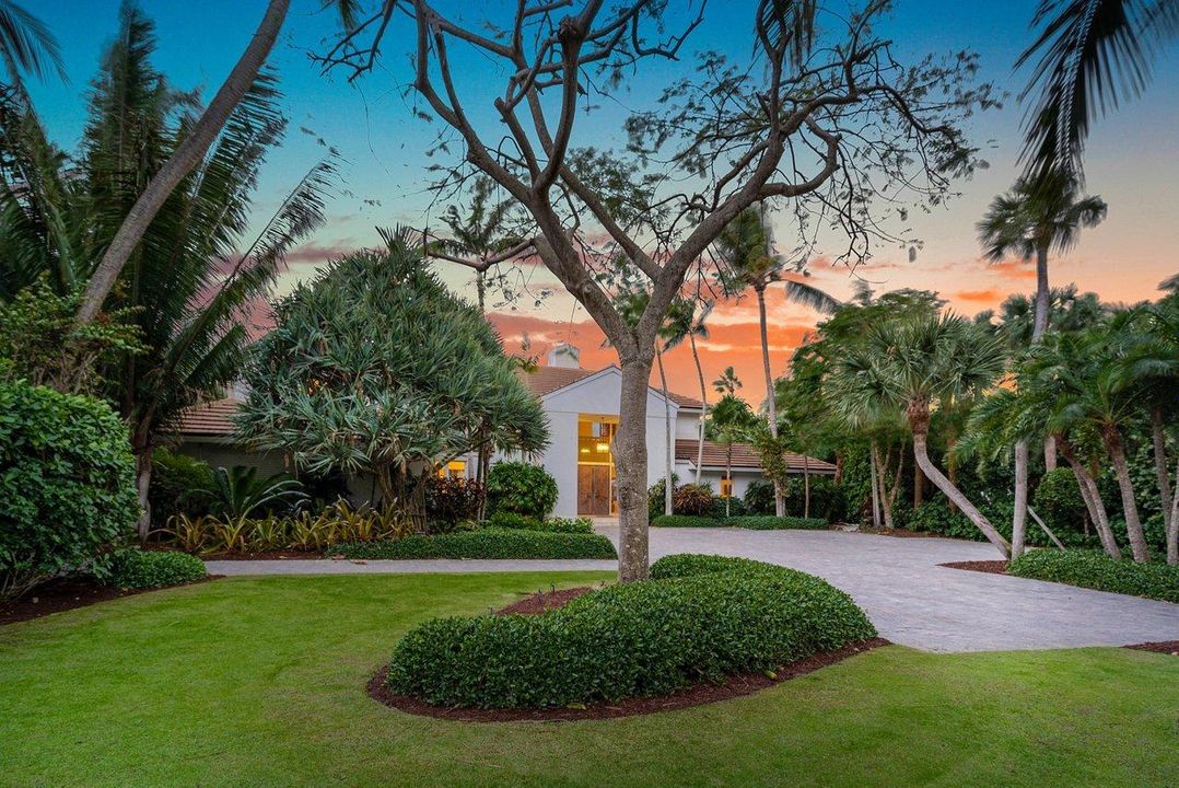 Recently Sold: $3,950,000 (4 beds, 4 baths, 5360 Square Feet)