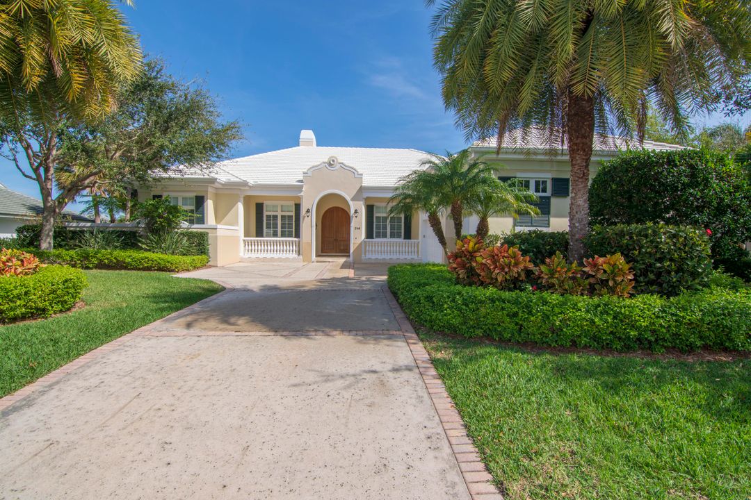 Recently Sold: $2,100,000 (4 beds, 5 baths, 4039 Square Feet)