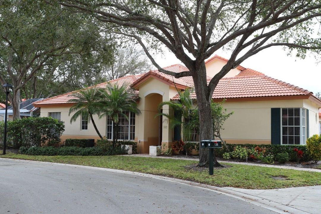 Recently Sold: $325,000 (2 beds, 2 baths, 1318 Square Feet)