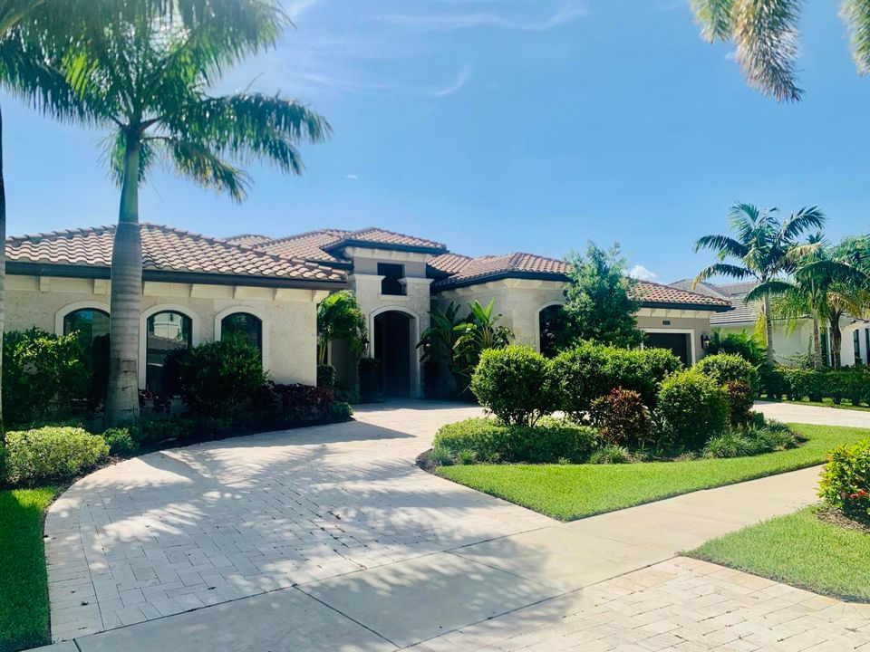 Recently Sold: $1,990,000 (4 beds, 5 baths, 4973 Square Feet)