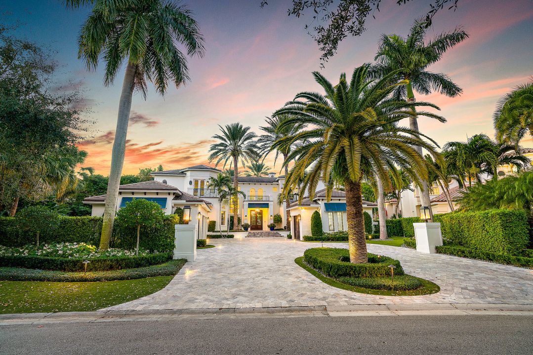 Recently Sold: $11,000,000 (5 beds, 7 baths, 9875 Square Feet)