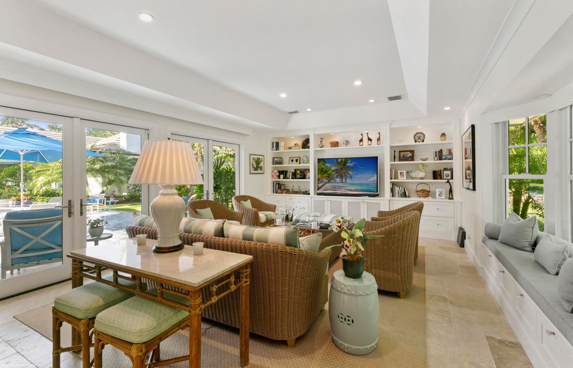 Recently Sold: $5,750,000 (5 beds, 5 baths, 5763 Square Feet)