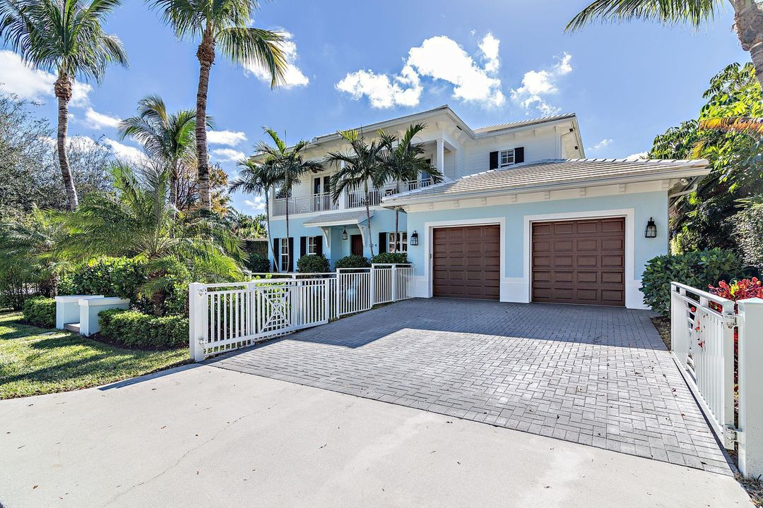 Recently Sold: $1,895,000 (4 beds, 3 baths, 3077 Square Feet)