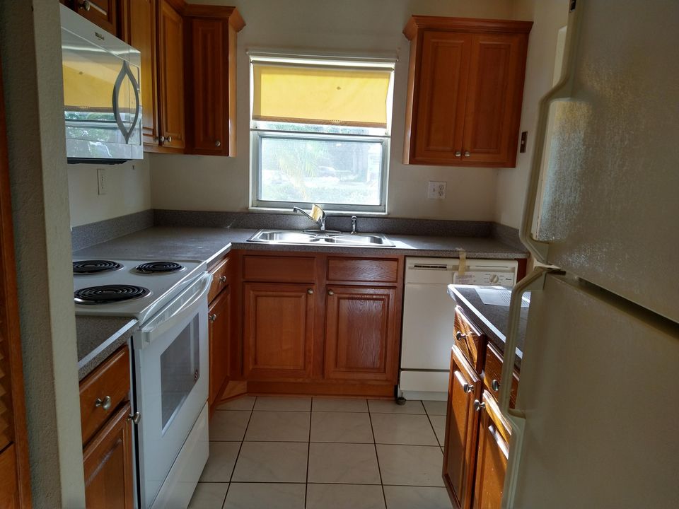 Recently Sold: $75,000 (2 beds, 2 baths, 928 Square Feet)