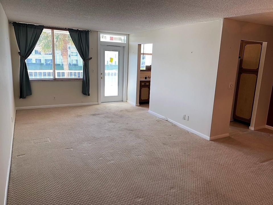 Recently Sold: $109,000 (1 beds, 1 baths, 720 Square Feet)