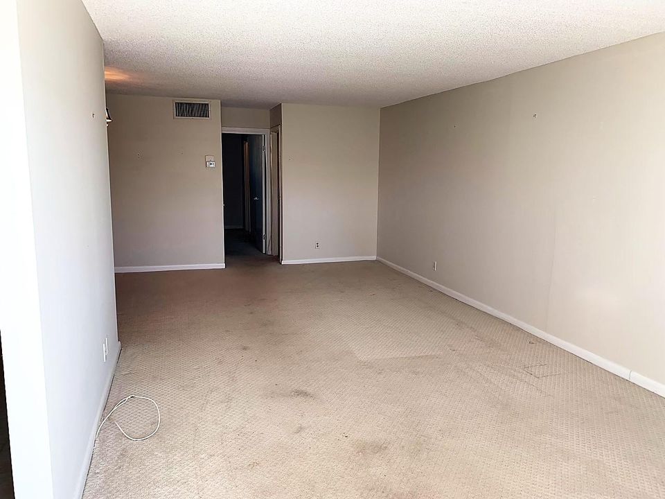 Recently Sold: $109,000 (1 beds, 1 baths, 720 Square Feet)