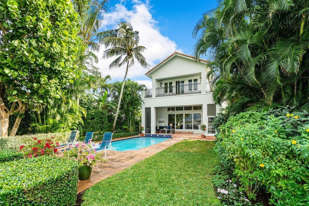 Recently Sold: $3,495,000 (4 beds, 4 baths, 3987 Square Feet)