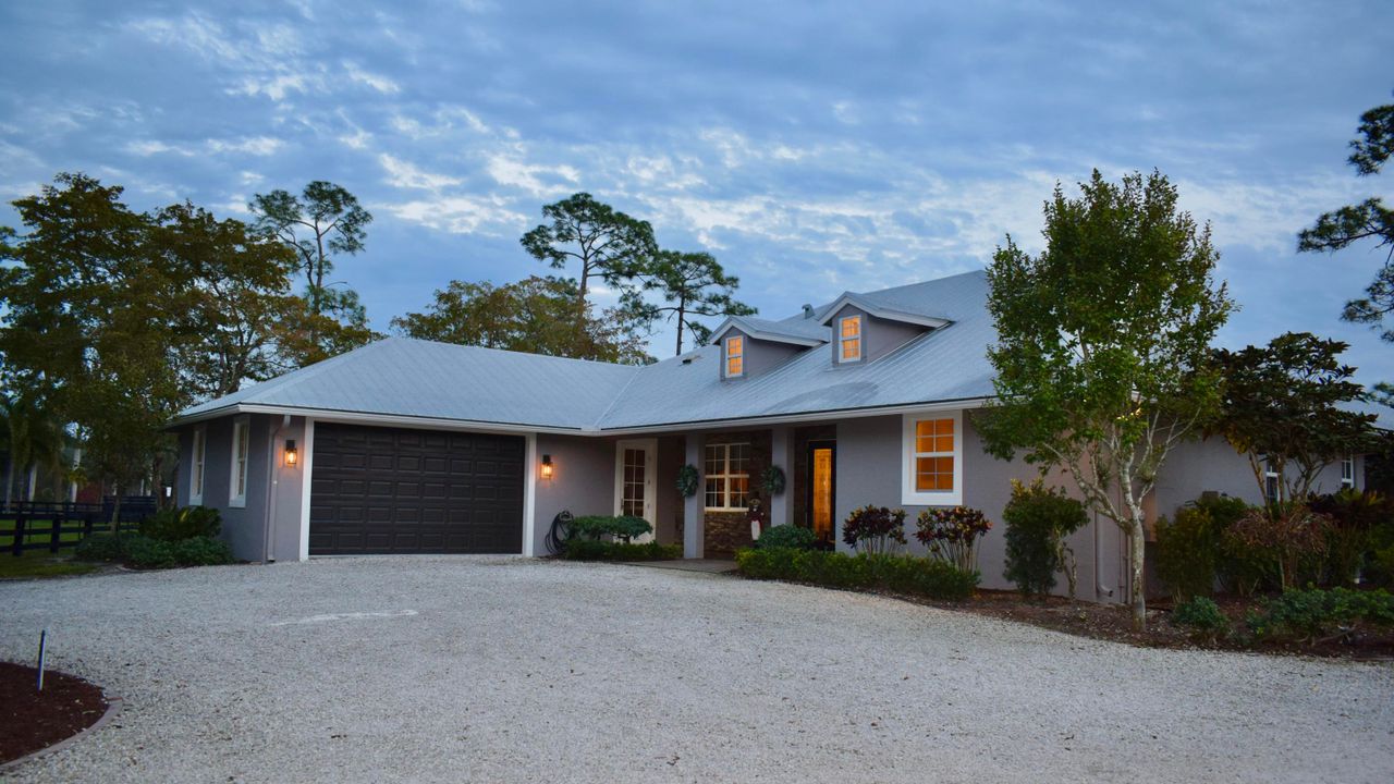 Vendido Recientemente: $1,750,000 (5 camas, 4 baños, 11842 Pies cuadrados)