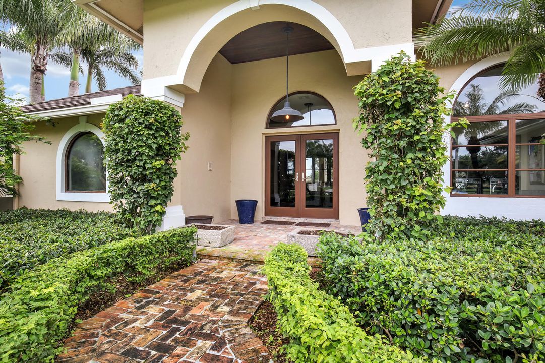 Recently Sold: $4,850,000 (4 beds, 3 baths, 4394 Square Feet)