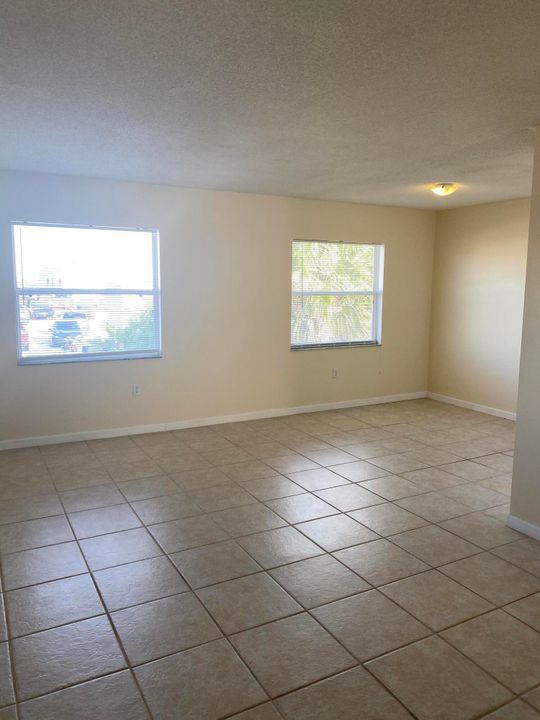Recently Rented: $900 (1 beds, 1 baths, 800 Square Feet)
