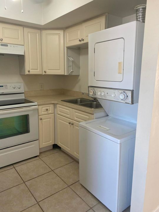 Recently Rented: $900 (1 beds, 1 baths, 800 Square Feet)