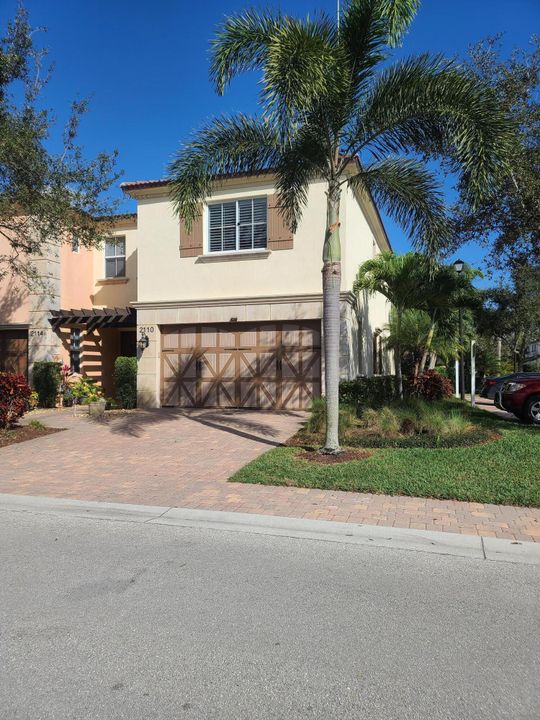 Недавно продано: $365,000 (3 спален, 2 ванн, 2278 Квадратных фут)