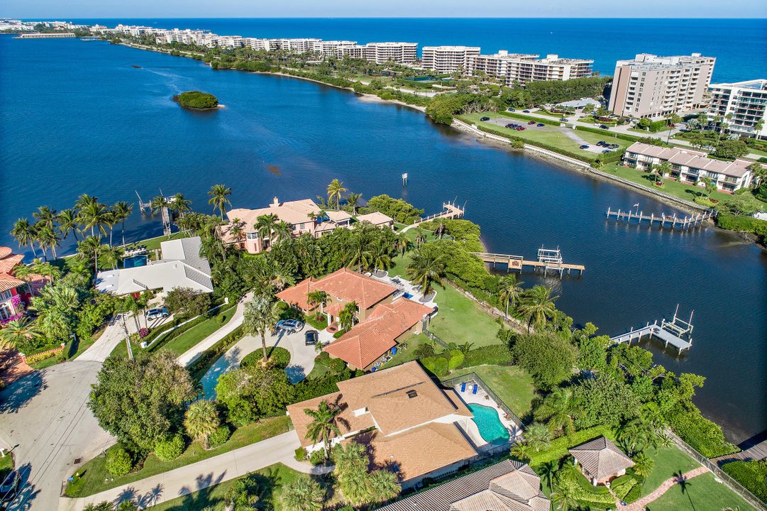Recently Sold: $1,750,000 (4 beds, 2 baths, 2235 Square Feet)