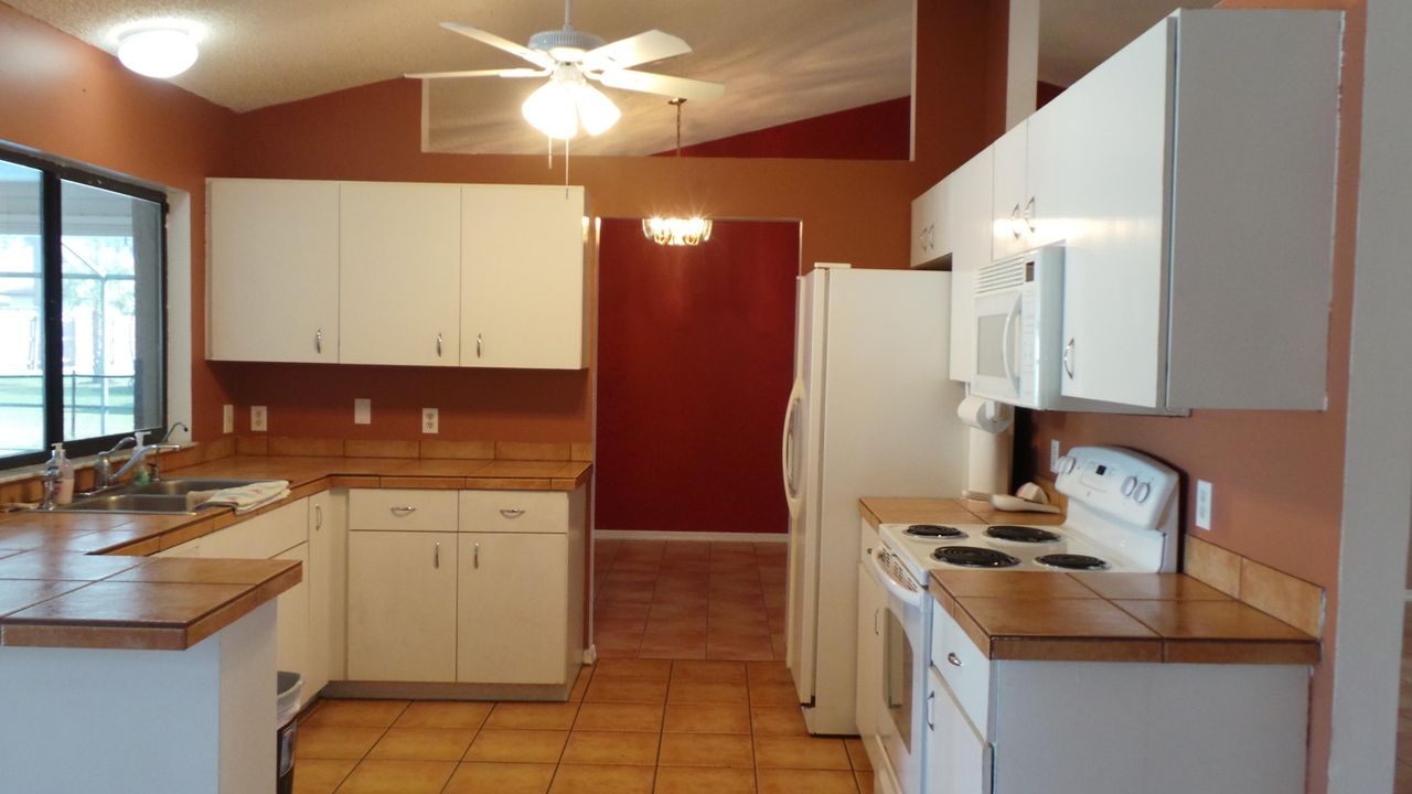 Recently Rented: $2,000 (3 beds, 2 baths, 1760 Square Feet)