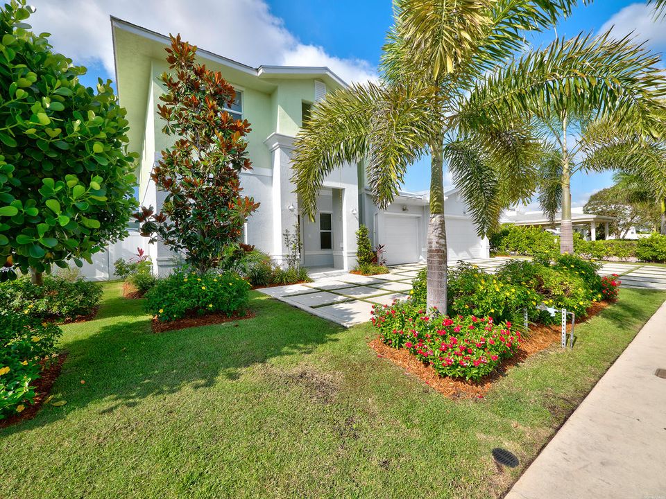 Recently Sold: $2,300,000 (5 beds, 3 baths, 3567 Square Feet)