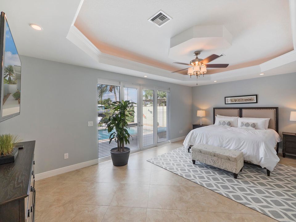 Recently Sold: $2,300,000 (5 beds, 3 baths, 3567 Square Feet)