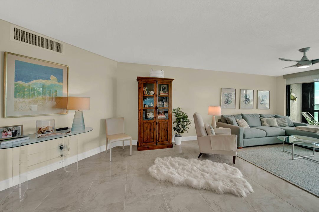 Recently Sold: $450,000 (2 beds, 2 baths, 1228 Square Feet)