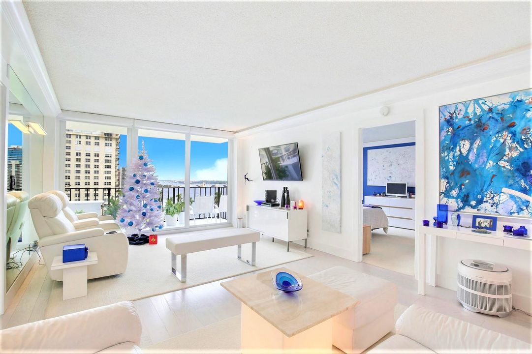 Recently Sold: $849,000 (2 beds, 2 baths, 1086 Square Feet)