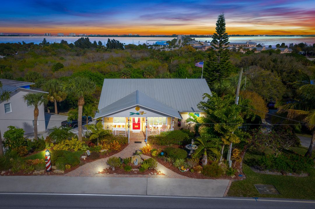 Recently Sold: $599,000 (3 beds, 2 baths, 2572 Square Feet)