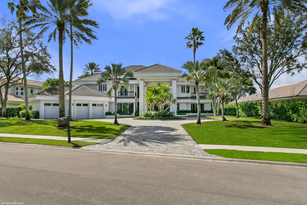 Недавно продано: $3,615,000 (6 спален, 6 ванн, 8394 Квадратных фут)