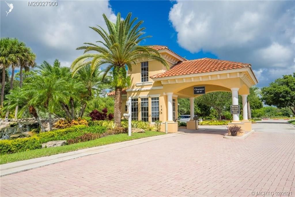 Recently Sold: $1,970,000 (5 beds, 6 baths, 5881 Square Feet)