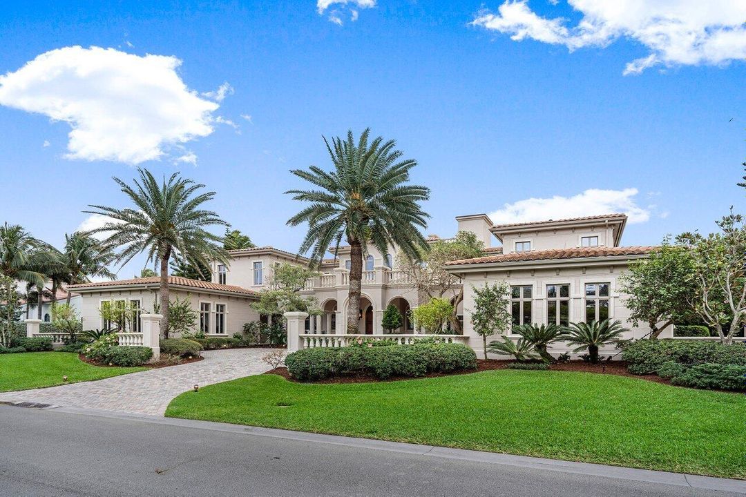 Recently Sold: $7,950,000 (6 beds, 7 baths, 9101 Square Feet)