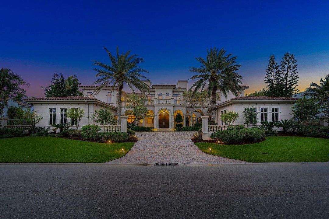 Recently Sold: $7,950,000 (6 beds, 7 baths, 9101 Square Feet)