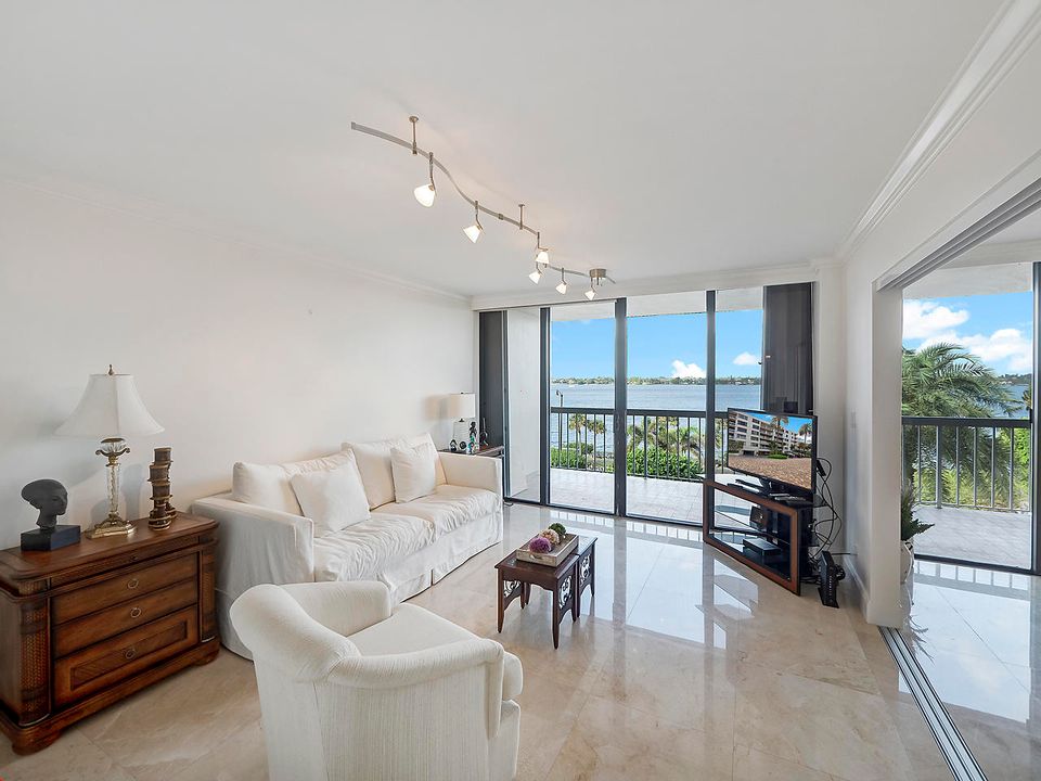 Recently Sold: $650,000 (2 beds, 2 baths, 1478 Square Feet)