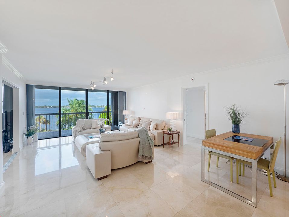 Recently Sold: $650,000 (2 beds, 2 baths, 1478 Square Feet)