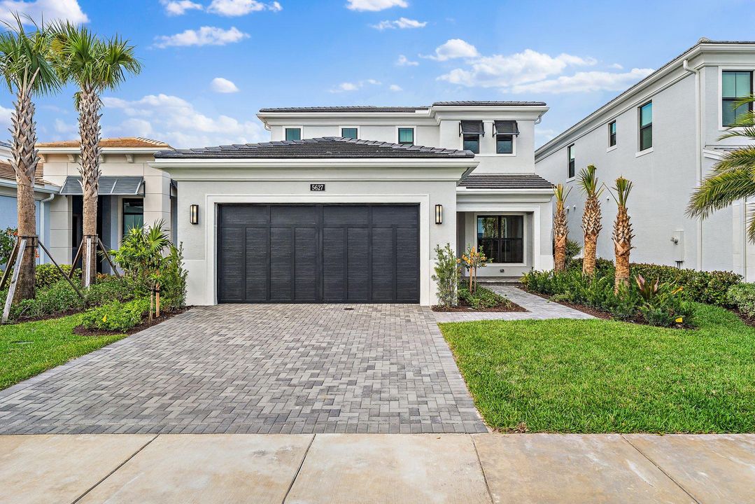 Recently Sold: $934,250 (3 beds, 3 baths, 3113 Square Feet)