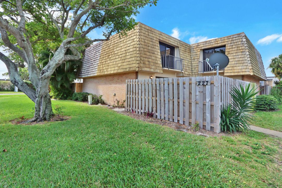 Vendido Recientemente: $199,900 (2 camas, 2 baños, 1232 Pies cuadrados)