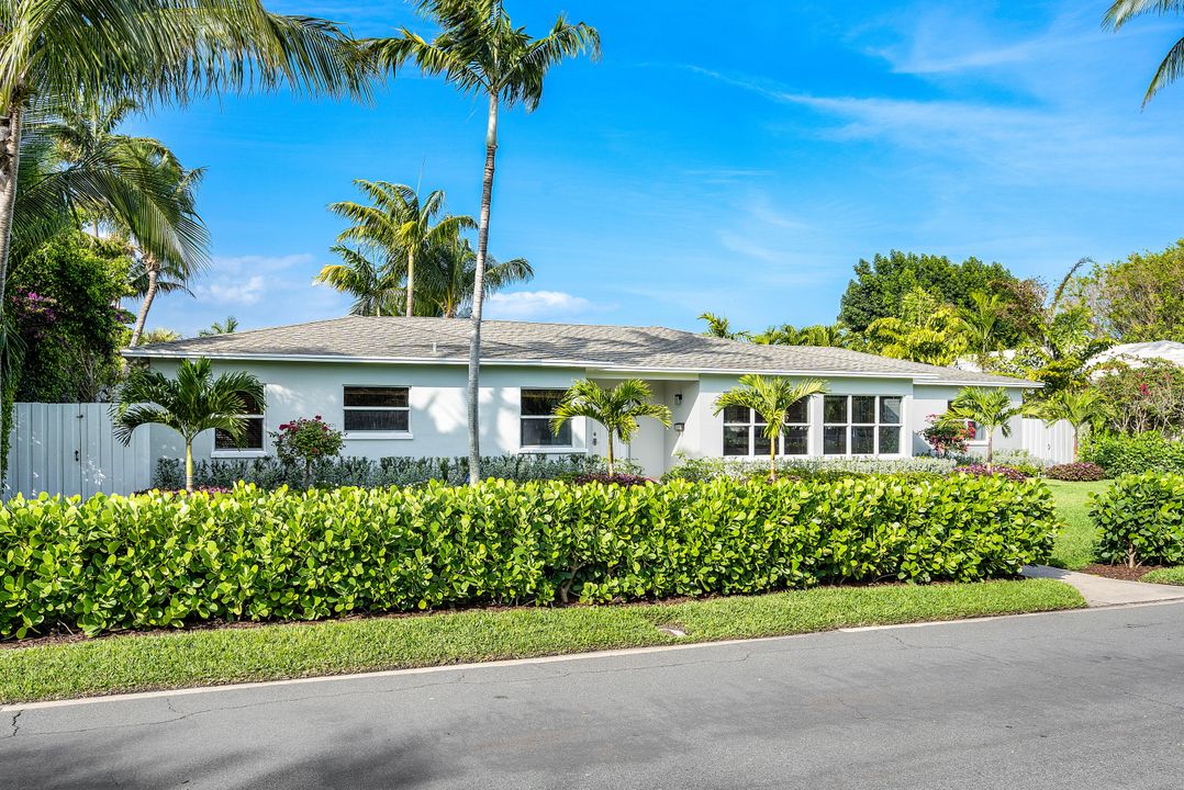Recently Sold: $1,395,000 (3 beds, 3 baths, 2087 Square Feet)